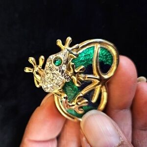Vintage Rhinestone Frog on Green Enamel Lily Pad Brooch
